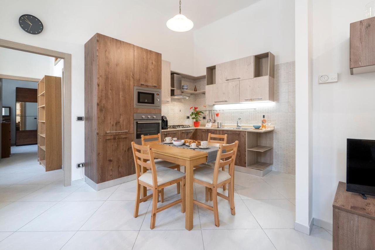 La Casa Di Gio - Stazione & Policlinico Apartment バーリ エクステリア 写真